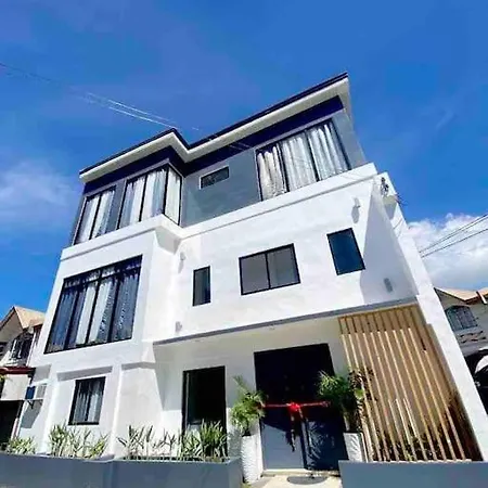 New Modern Suite Near Beach & Airport