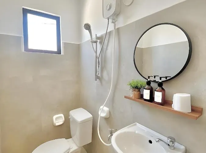 New Modern Near & Airport Apartment