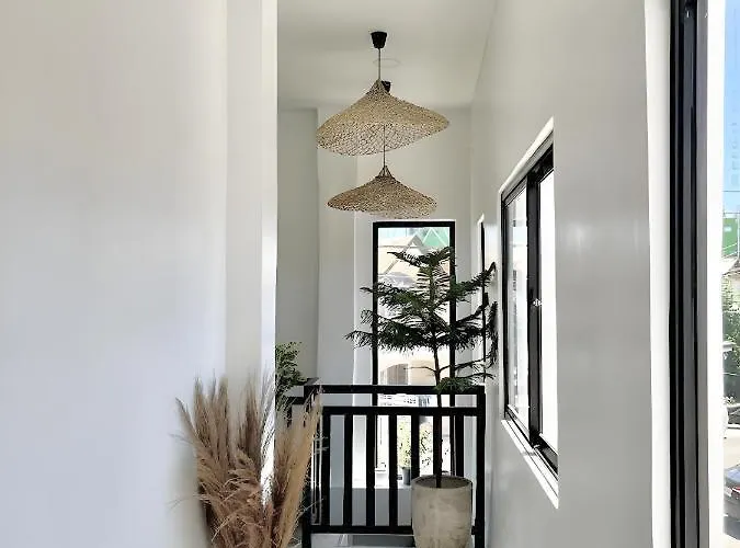 New Modern Near & Airport Apartment *